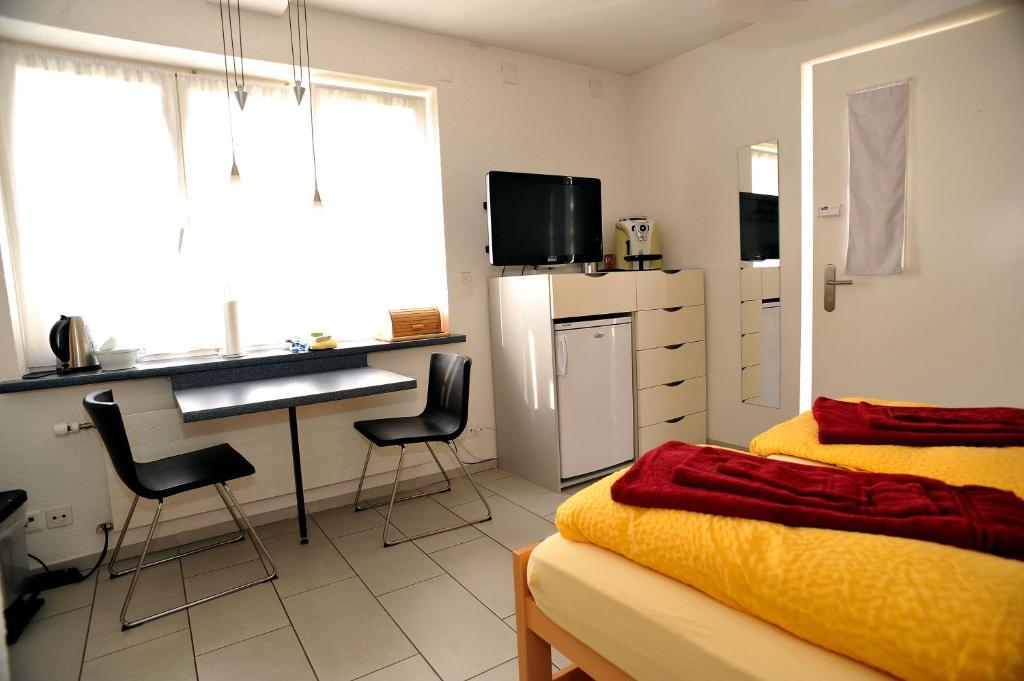 Niros Bed & Breakfast Birsfelden Quarto foto