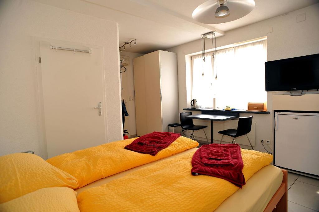 Niros Bed & Breakfast Birsfelden Quarto foto