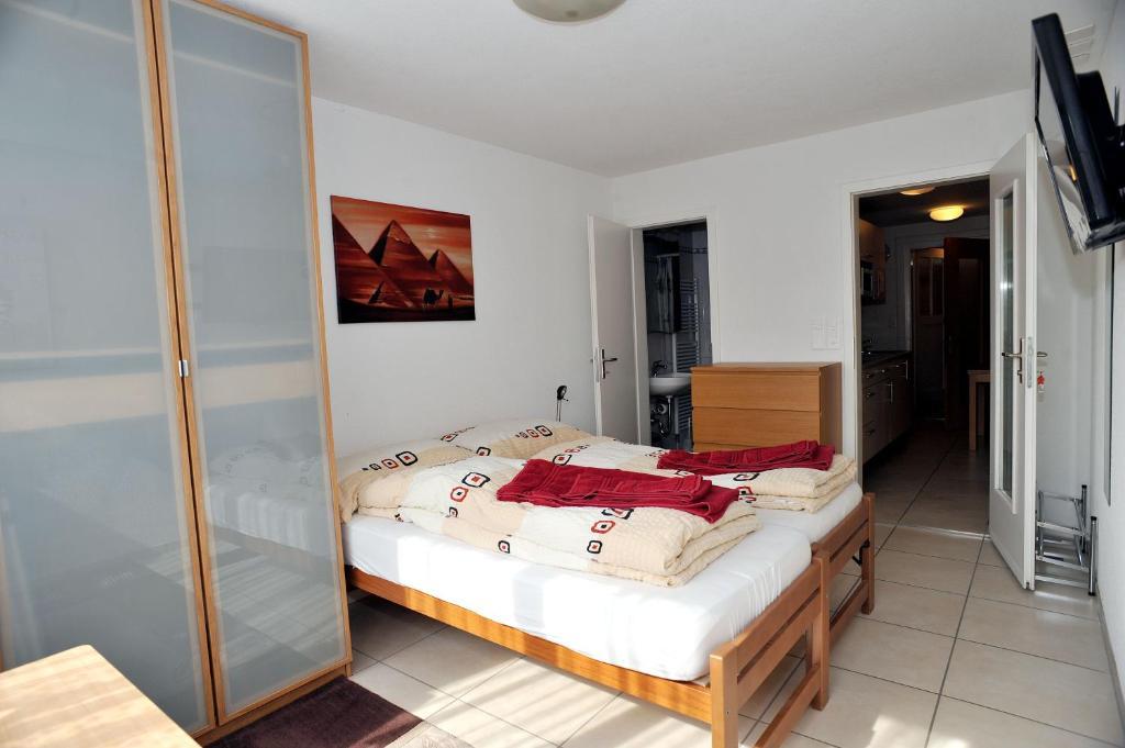 Niros Bed & Breakfast Birsfelden Quarto foto