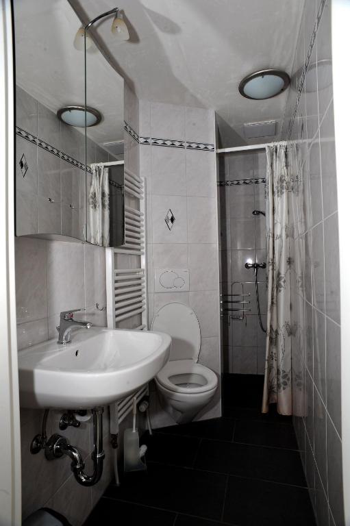 Niros Bed & Breakfast Birsfelden Quarto foto