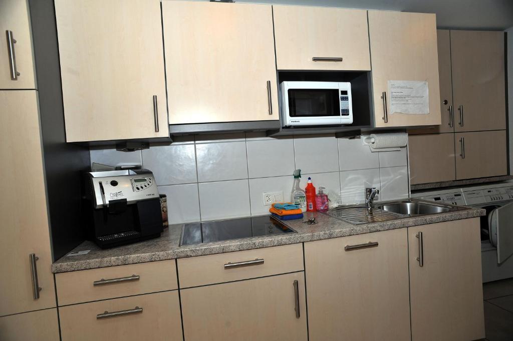 Niros Bed & Breakfast Birsfelden Quarto foto