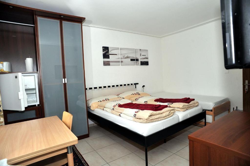 Niros Bed & Breakfast Birsfelden Quarto foto