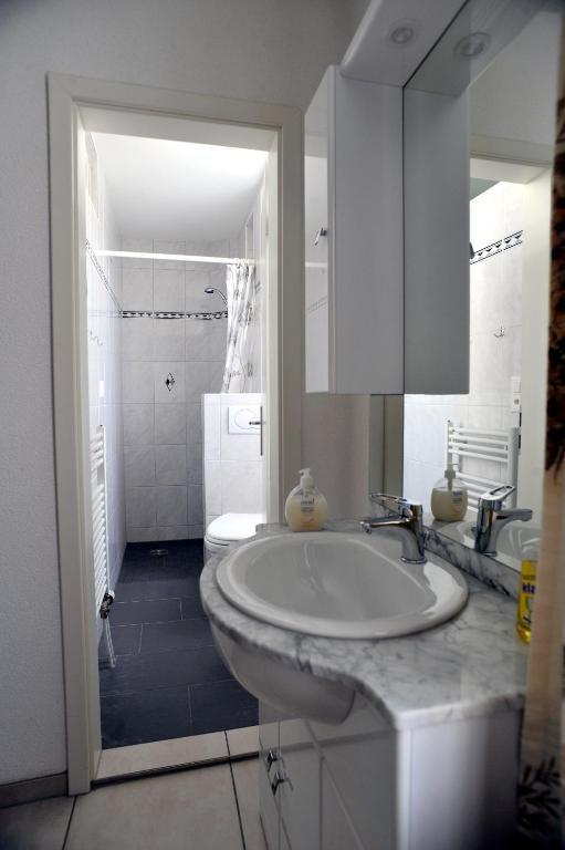 Niros Bed & Breakfast Birsfelden Quarto foto