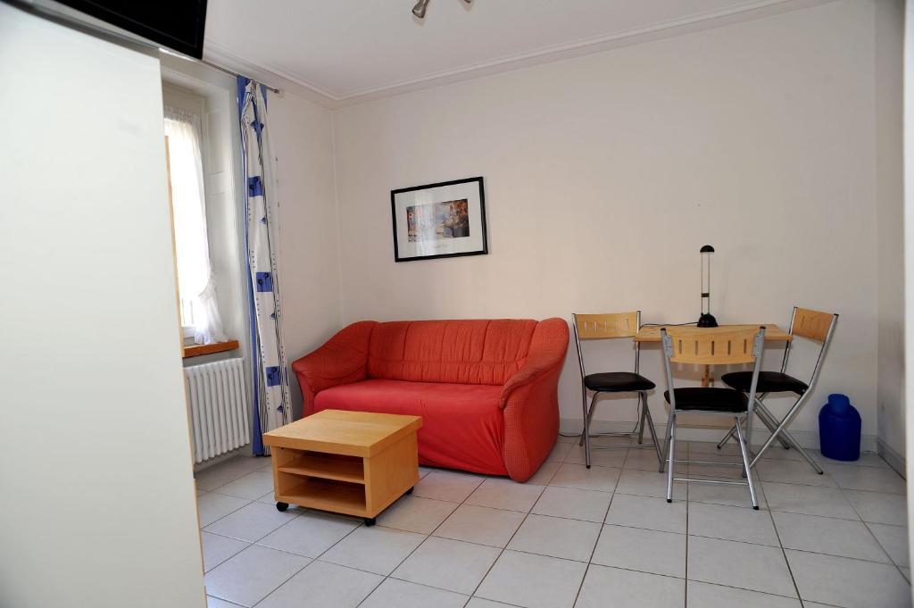 Niros Bed & Breakfast Birsfelden Quarto foto