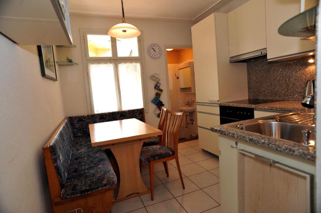 Niros Bed & Breakfast Birsfelden Quarto foto